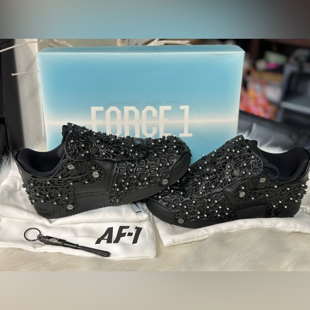 WOMEN’S NIKE AIR FORCE 1 LOW SWAROVSKI BLACK SIZE 9